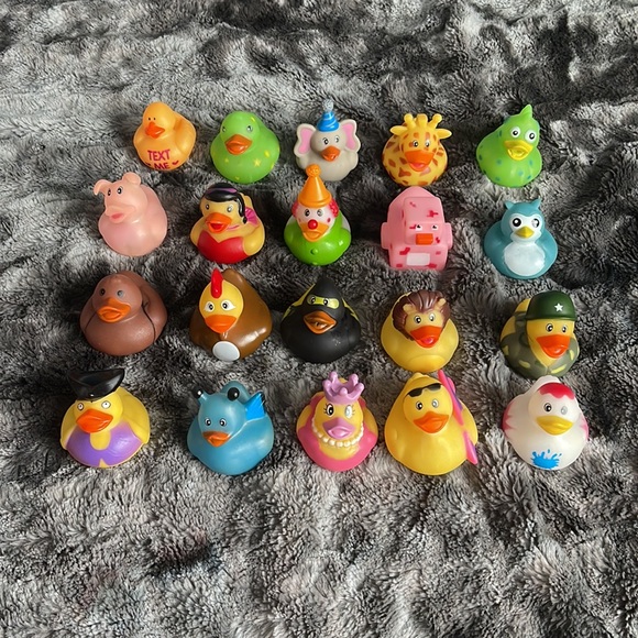 Assorted novelty rubber ducks - Picture 2 of 2